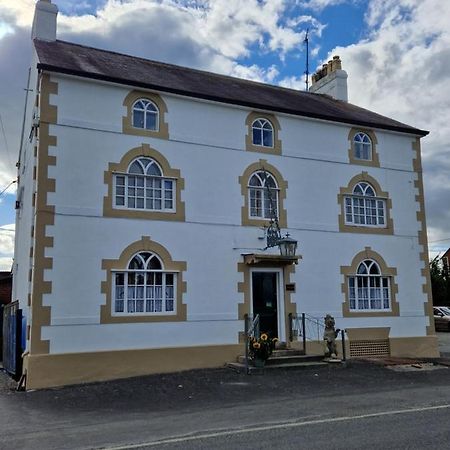 Ty Llew Hotel Llandysilio ภายนอก รูปภาพ