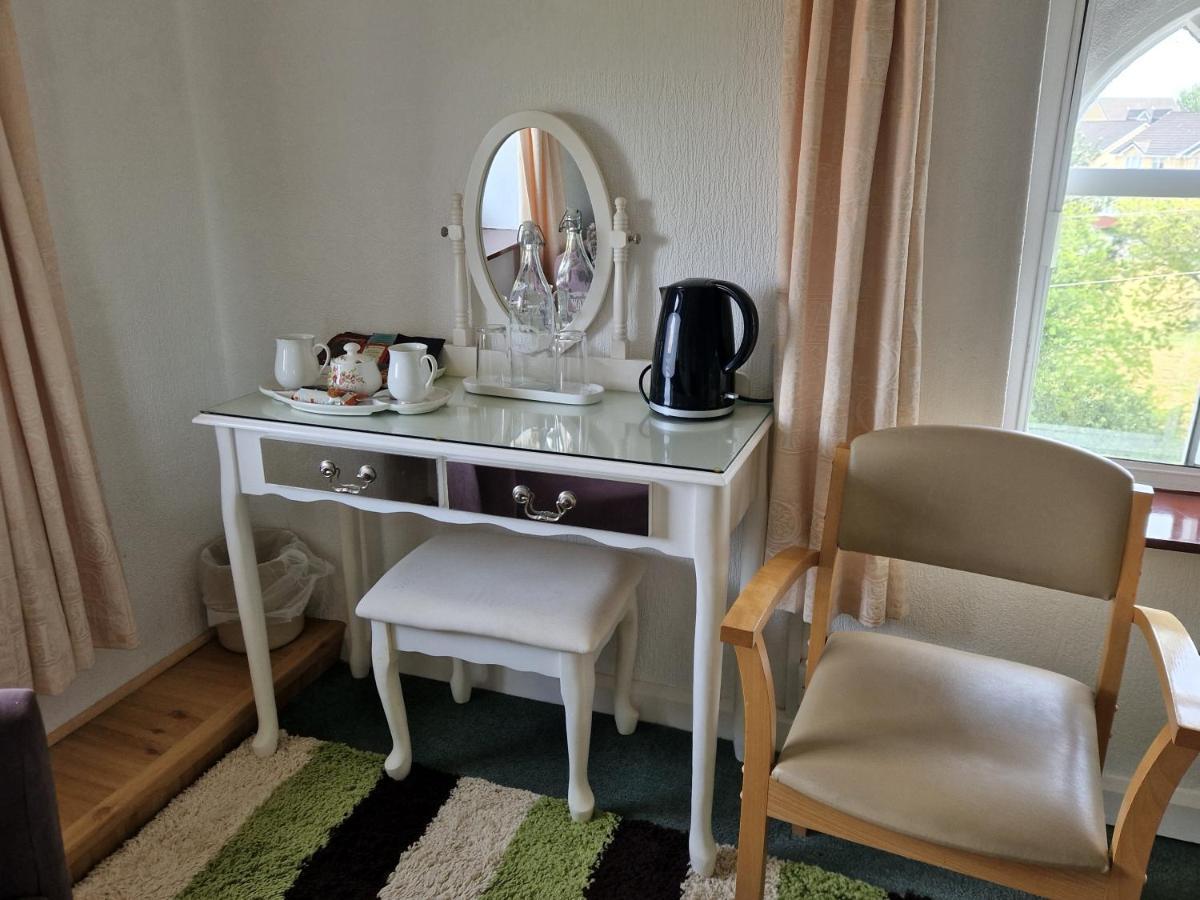 Ty Llew Hotel Llandysilio ภายนอก รูปภาพ