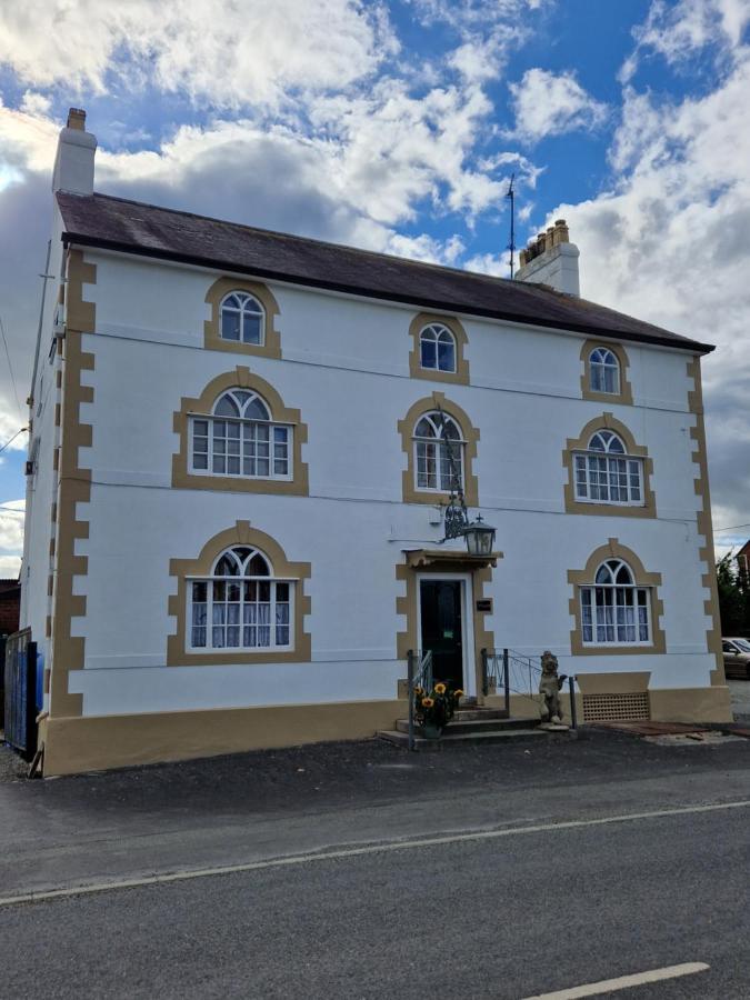 Ty Llew Hotel Llandysilio ภายนอก รูปภาพ